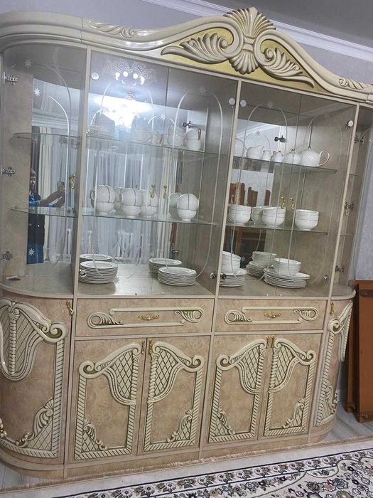 Сервант на гостиную
