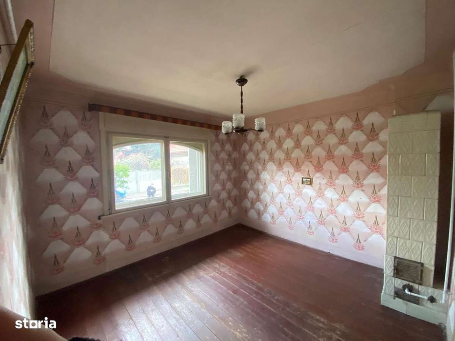 Vand apartament in vila, in zona Decebal