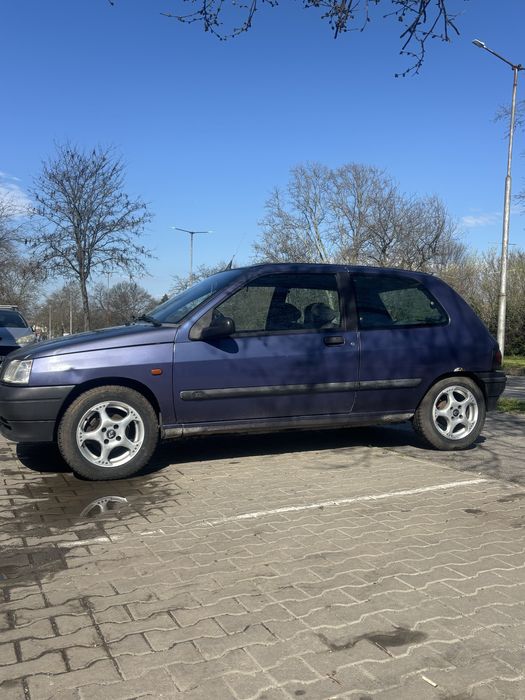 Рено Клио 1.4 бензин