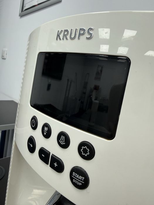 Krups Essential Display Cappuccino EA816170
