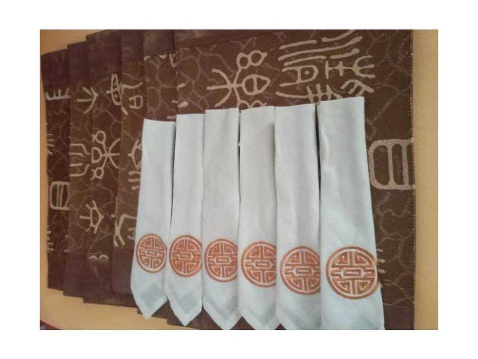 set asiatic de servire cu naproane din matase si servetele de bumbac