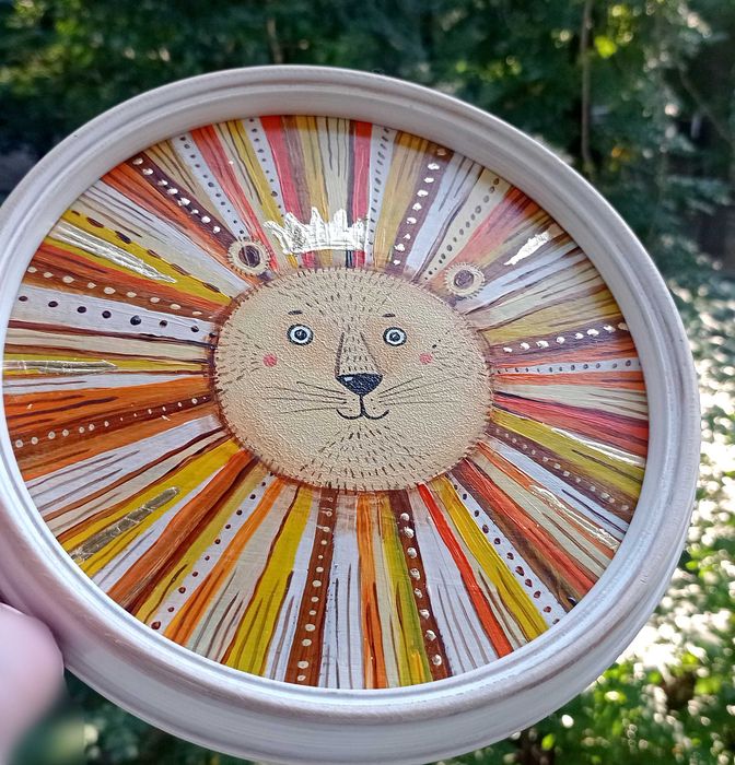 Круглая картина в раме "Лев"