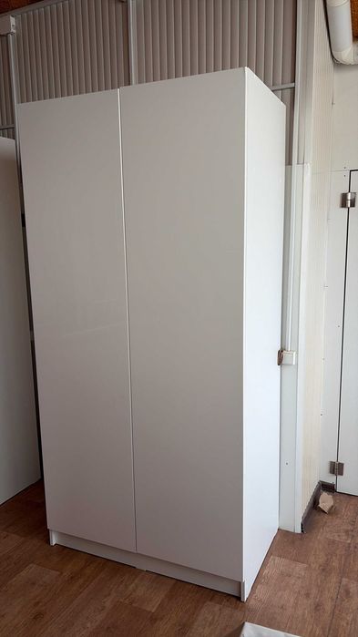 шкафы трех и двух дверные