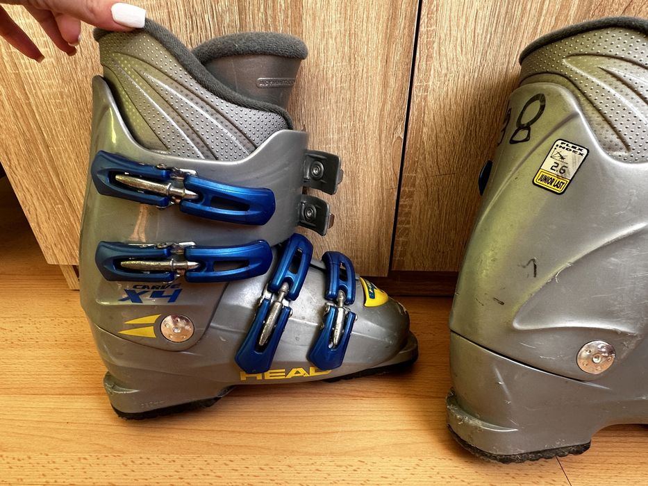 Ски, ски обувки и щеки