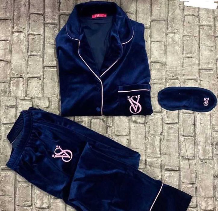 Нов Дамски велурен комплект Victoria Secret