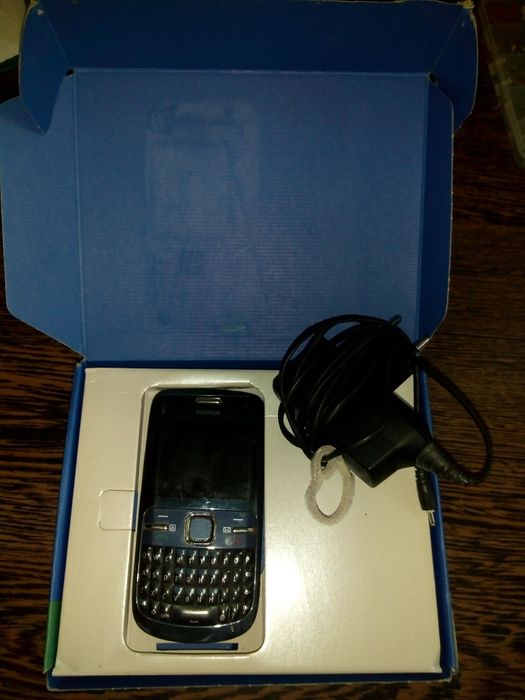 Смартфон Nokia Lumia 800, Nokia C3