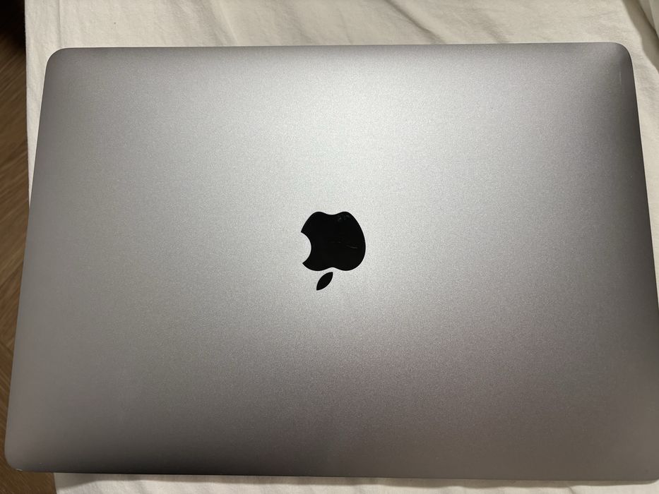 MacBook Pro 13 (16гб/256) в идеальном состоянии с аксессуарами.