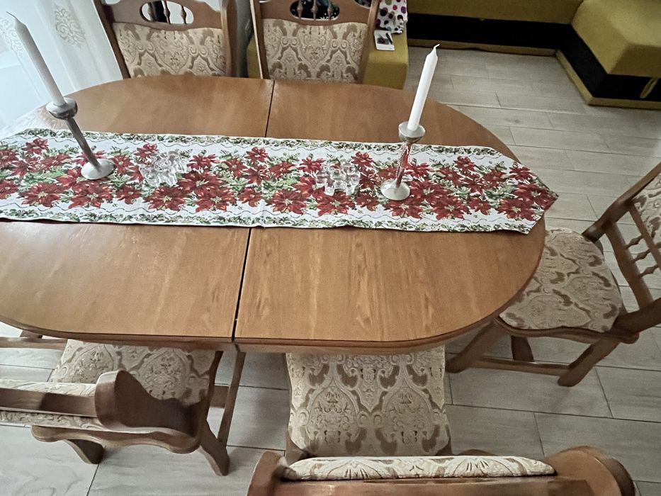 Vand masa cu 6 scaune living in stare fff buna!!