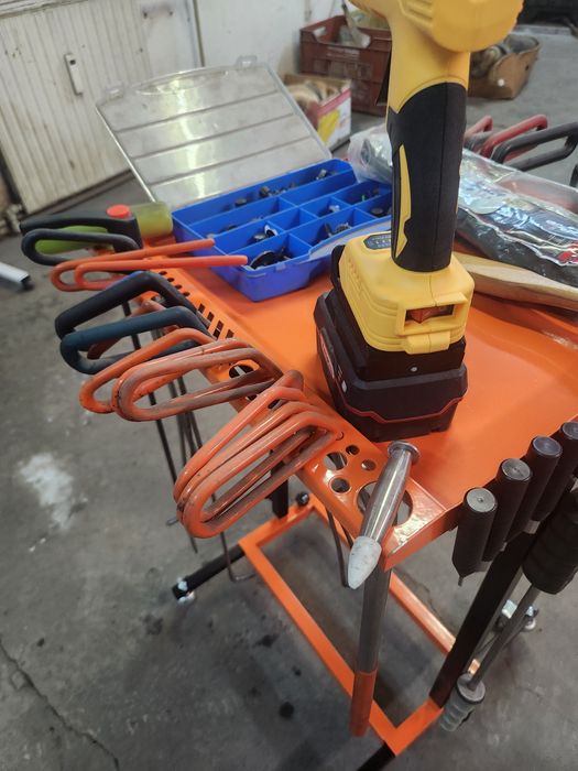 Мобилна пдр маса за инструмевти ш консумативи