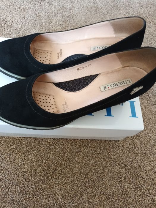 Обувки от естествен велур