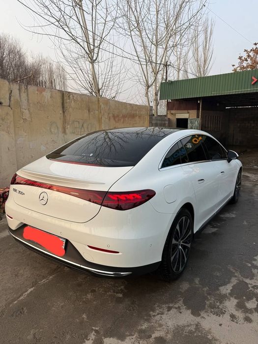 Mercedes-Benz EQE350+