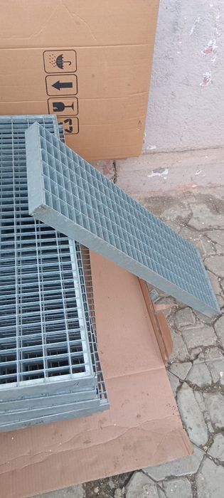 Vând trepte zincate metalice dacă va interesează sunaț la Nr de telefo