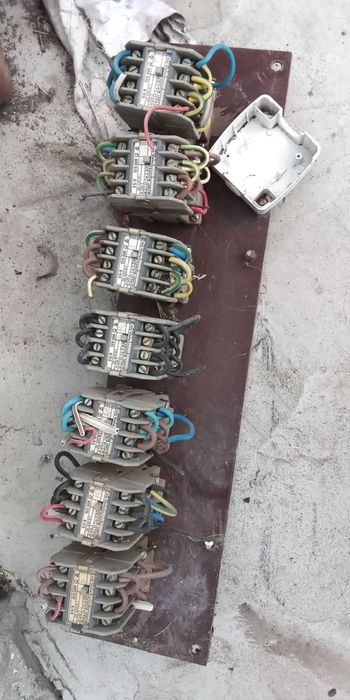 контактори работещи 5 евро брой