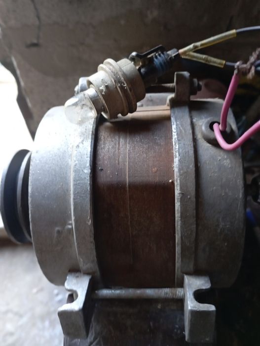 Generator hidro eolian