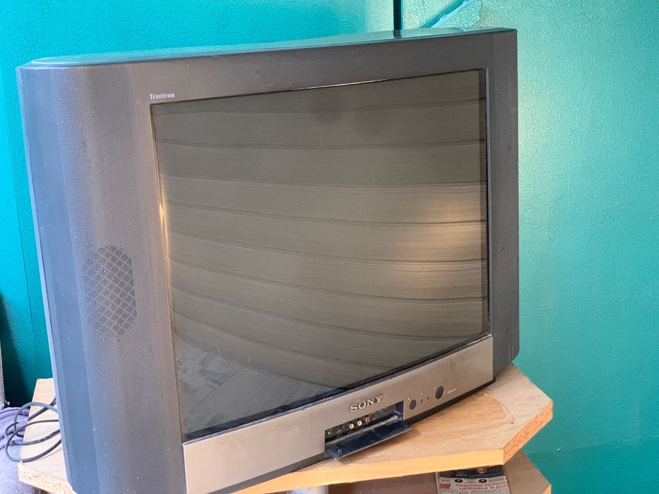 Телевизор Sony Trinitron с диагональю 70см.
