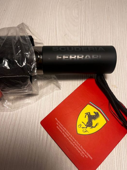 Umbrela Ferrari originală (NOUĂ sigilată)