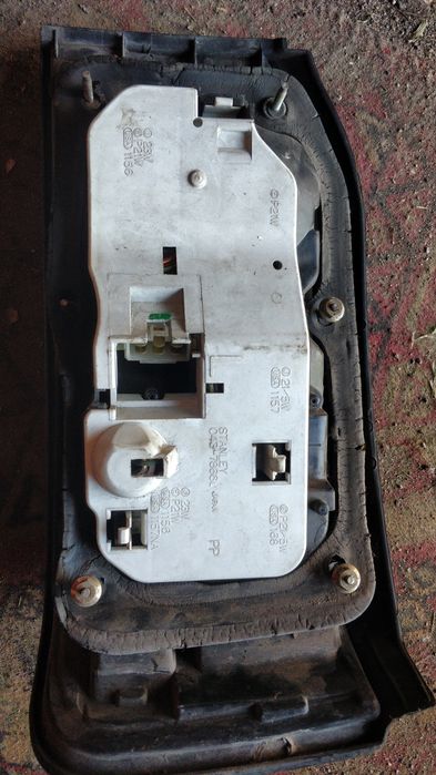 Продам Фонарь Мазда 323