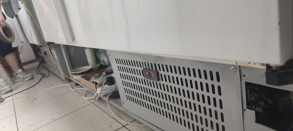 Витринные холодильники, шкаф