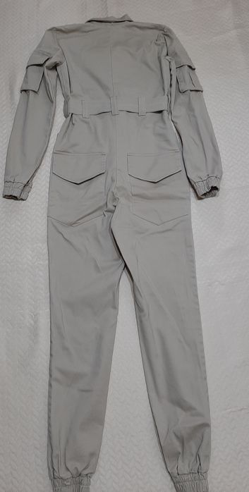 Salopeta marimea XS,impecabila, de culoare bej