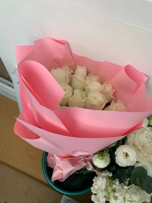 Букет белых роз 15 шт