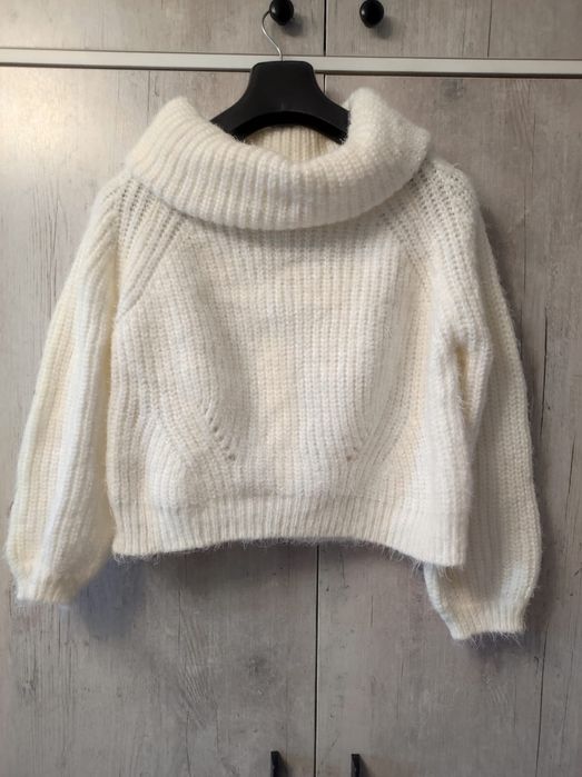 Вязанные белые свитеры