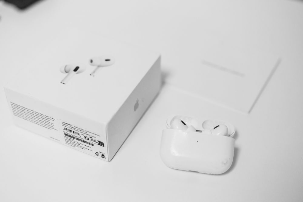 Apple AirPods Gen 2 Lightning (carcasă defectă)