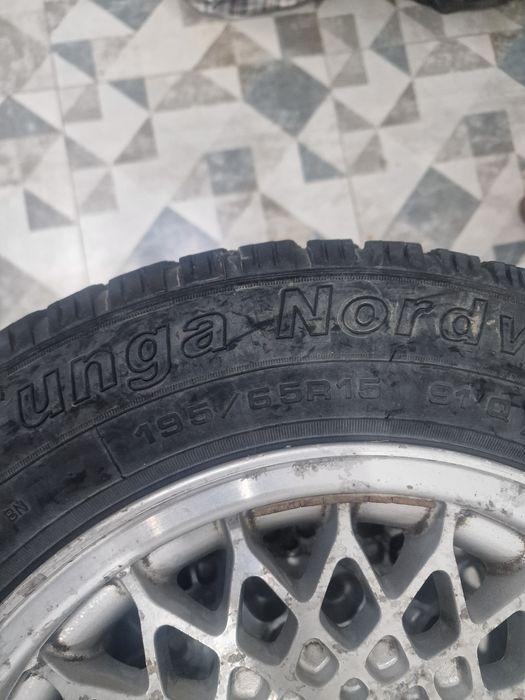 Продам  диски на 15 с резиной с мерседеса 190