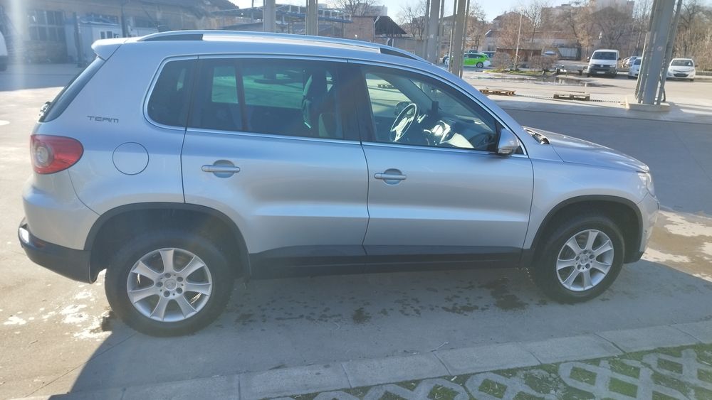 Фолксваген Тигуан,Team 1.4TSI 150 кс бензин SUV 
2011 г (1