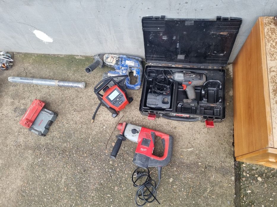 Vând scule millwaukee  m12,m18