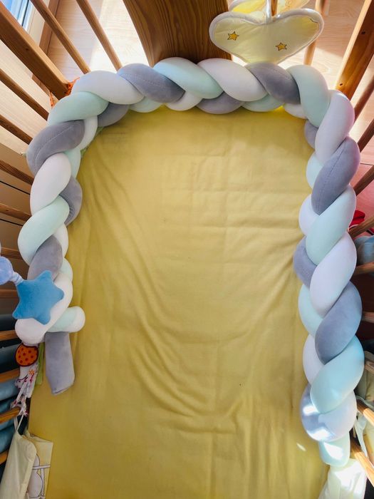 Обиколник плетка за бебешка кошара