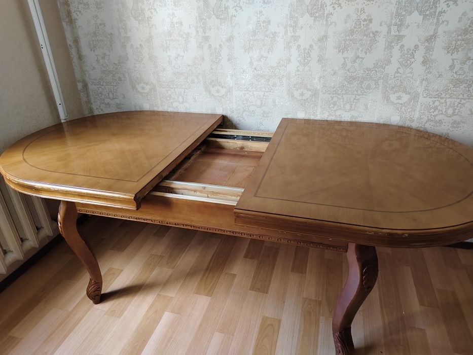 Стол для гостиной