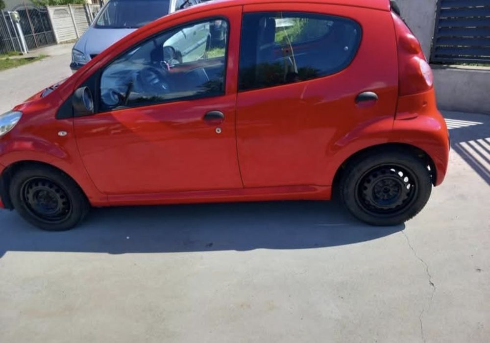 Peugeot 107 1.0 l benzina , anu 2007