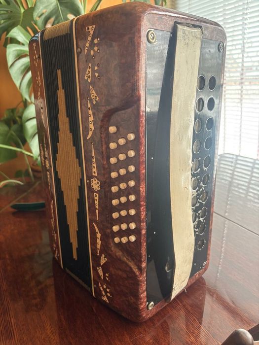 Продаётся гармошка.