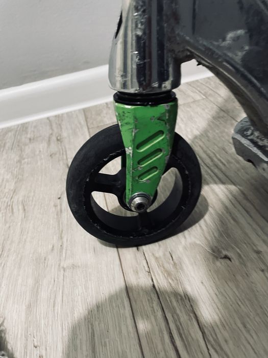 Трюковой самокат в идеальном состоянии