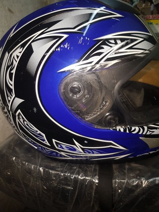 Мото шлем с въздухо отводи.  М размеразмер