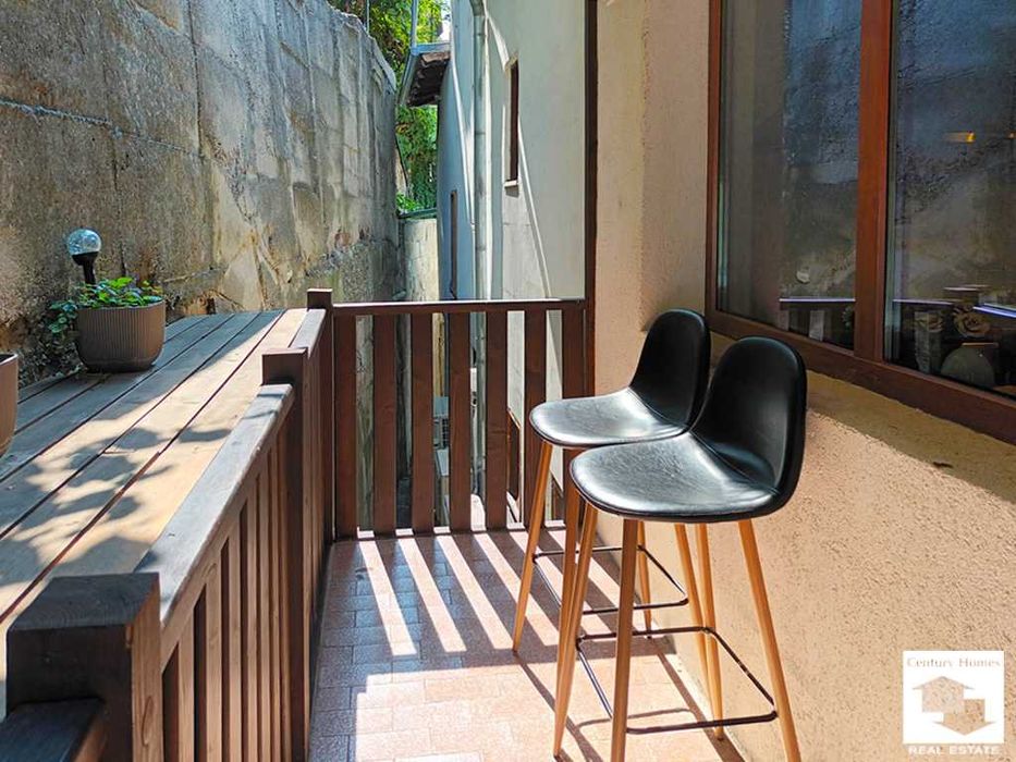 104952 Панорамен тристаен апартамент в центъра на В. Търново