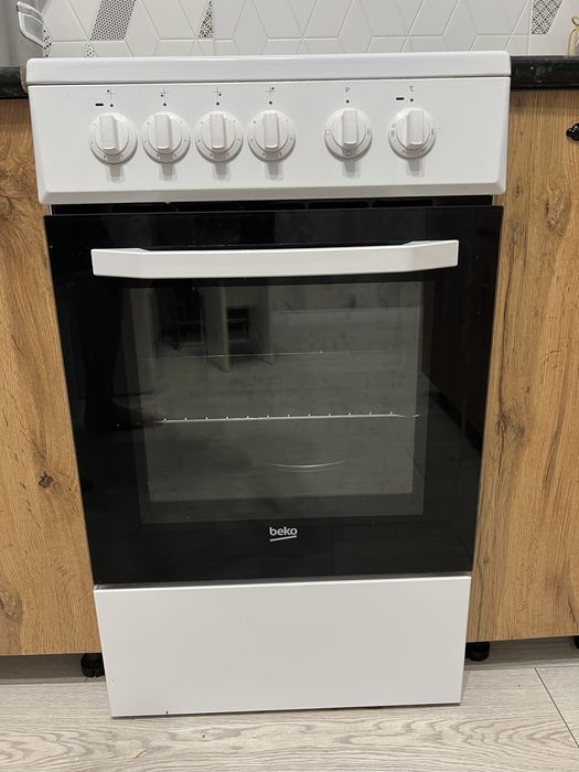 Продаю электрическую плиту Beko