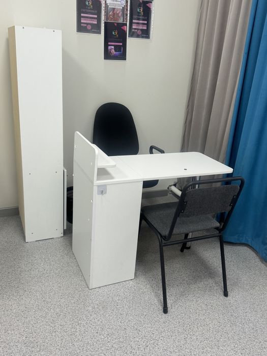 Продаётся маникюрный стол