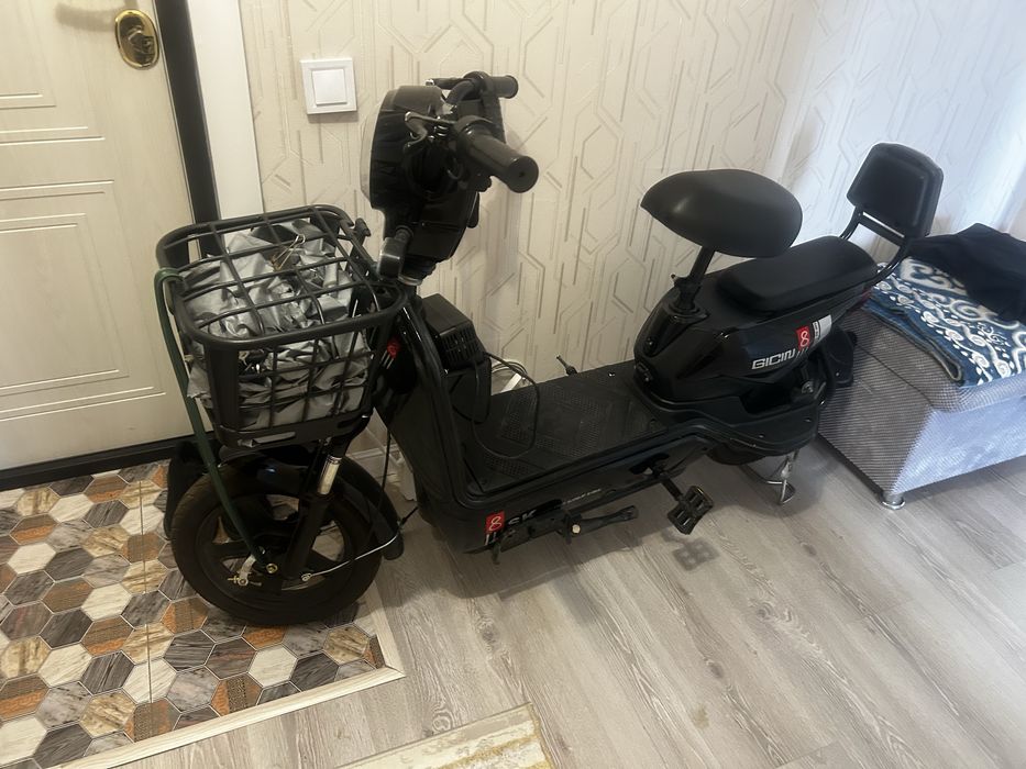Продам скутер SK8