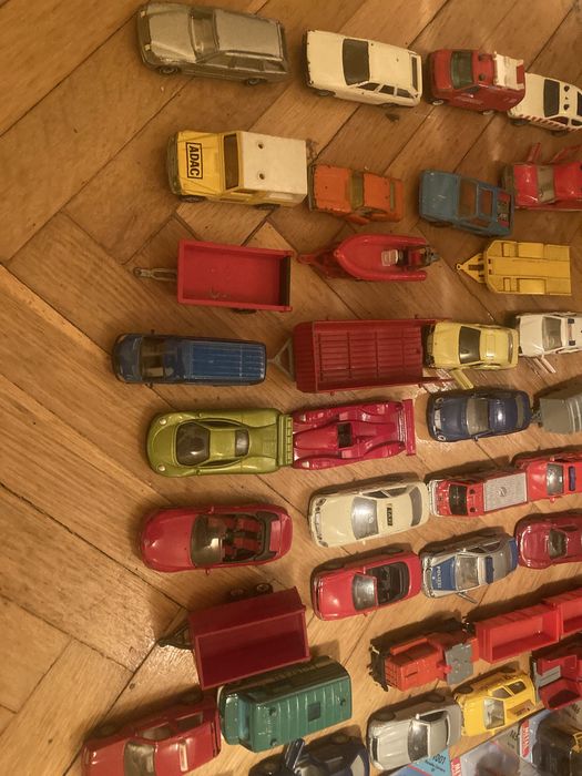 masinute, machete doar Siku