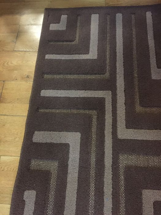 Дизайнерски кафяв килим