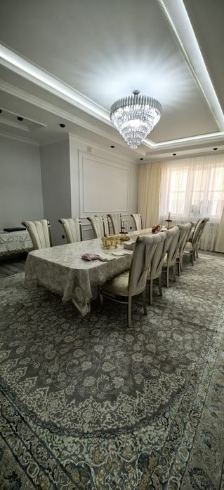 Стулья королевские раскошные