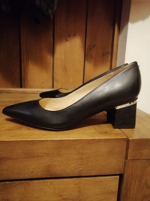 Нови дамски обувки естествена кожа Guess