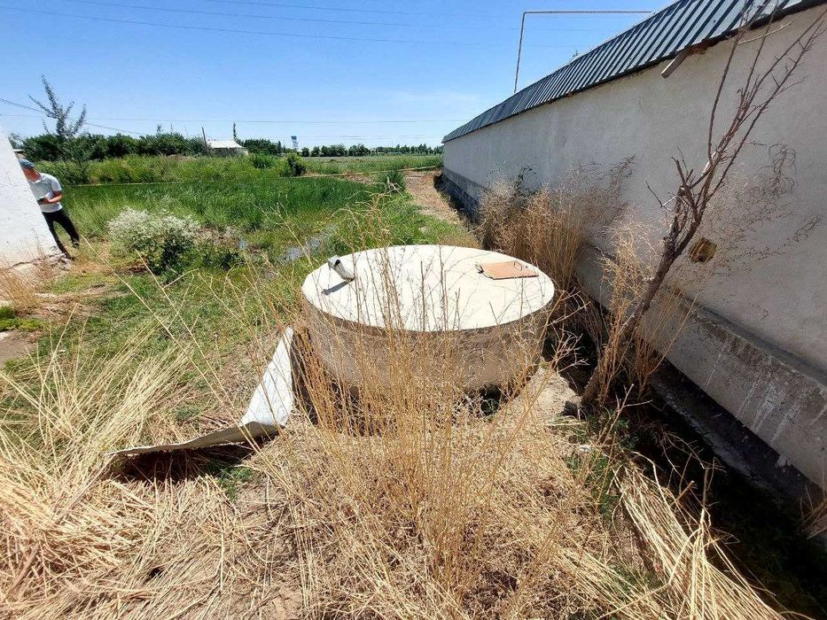 Noturar bino sotiladi