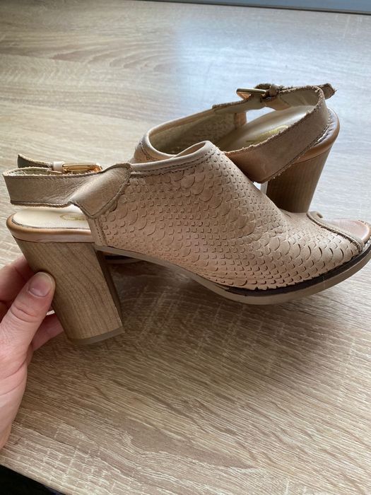 Vand sandale din piele marimea 36