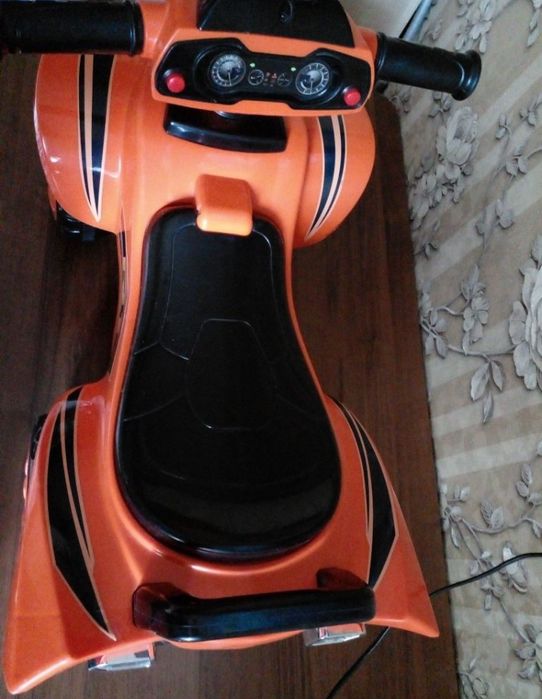 Детская игрушка толокар каталка