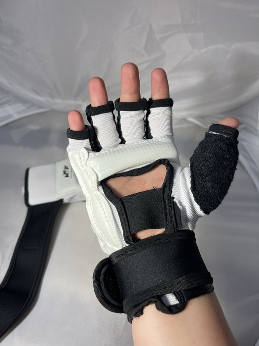 Перчатки для тэйквондо