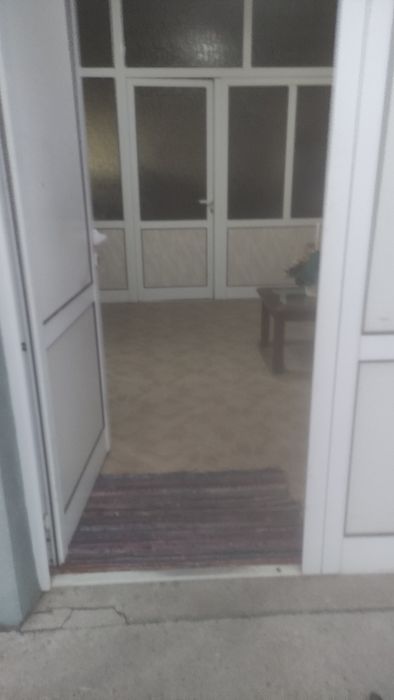 Închiriez cameră la curte intrare separat!