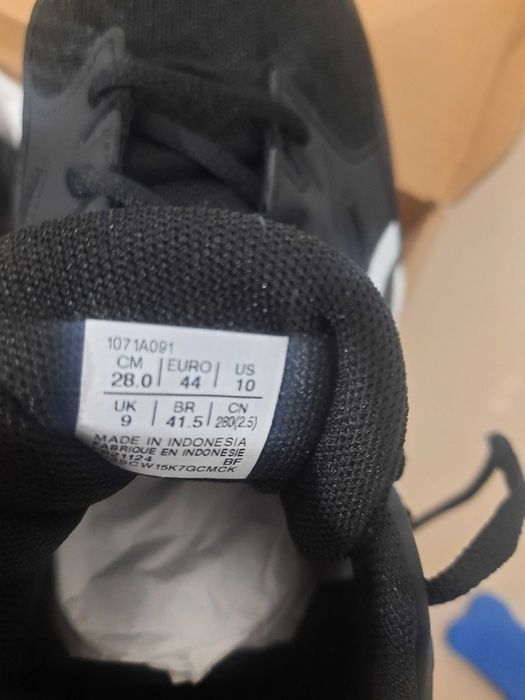 Маратонки Asics 44