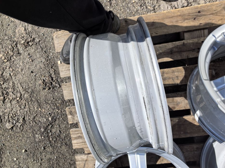 15 цола 4 х 100 мм Фолкваген / Дачия / Рено / Нисан / Хонда и други